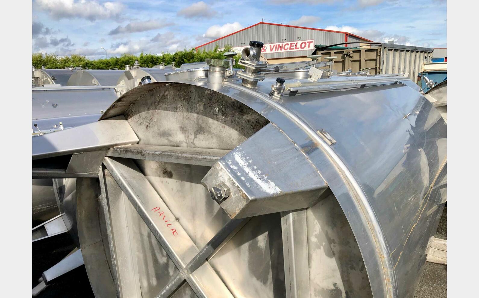 Cuve inox - Sur pieds 106 HL (10 600 litres)