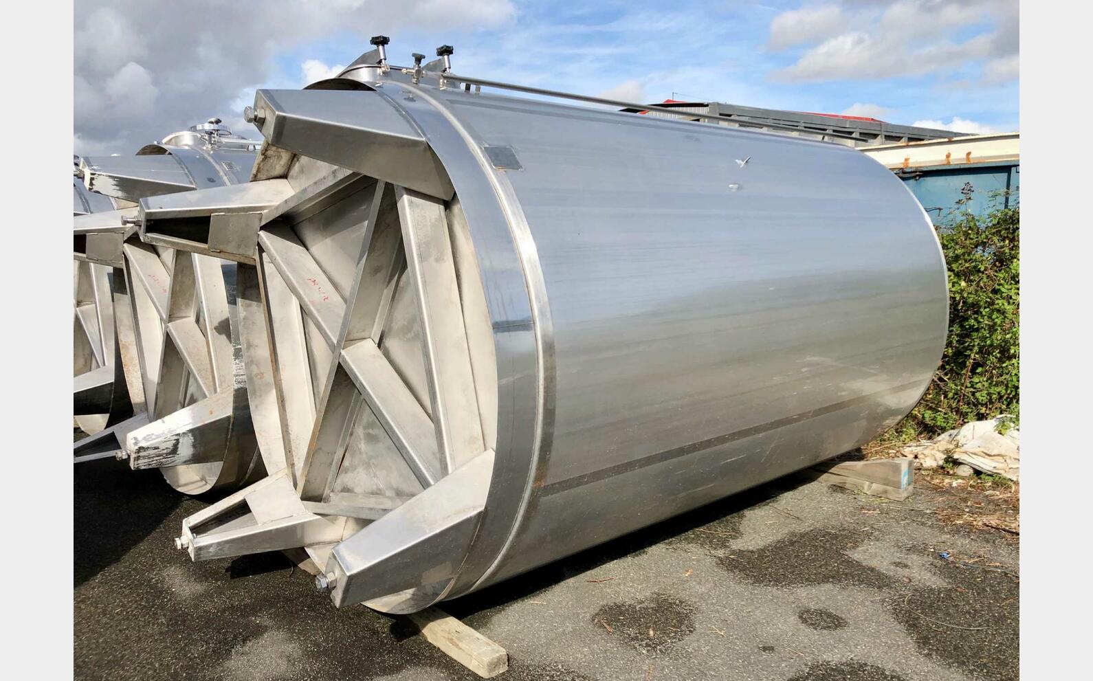 Cuve inox - Sur pieds 106 HL (10 600 litres)