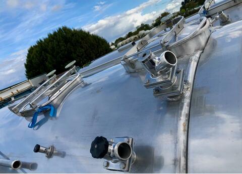 Stainless steel tank - On legs 106 HL (10 600 litres)