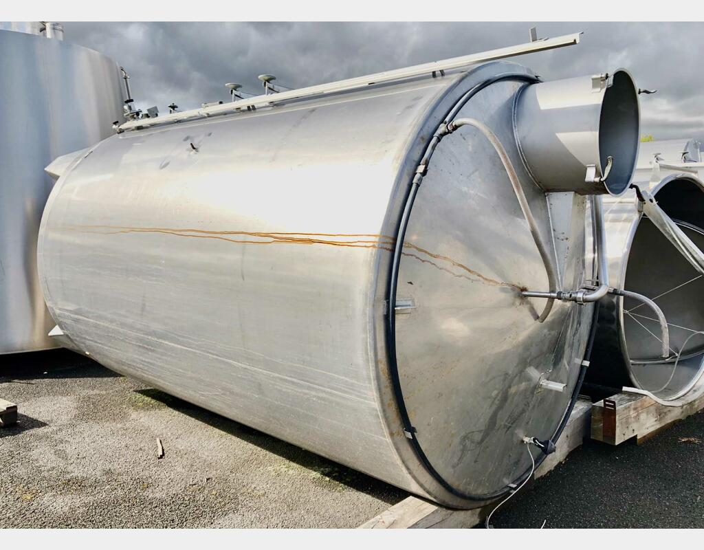 Stainless steel tank - On legs 106 HL (10 600 litres)