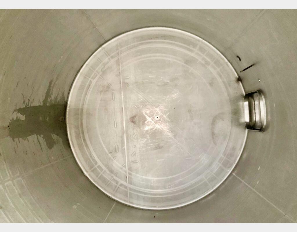 Closed stainless steel tank - Conical bottom on feet