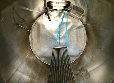 Stainless steel cylindrical tank - Vertical on legs