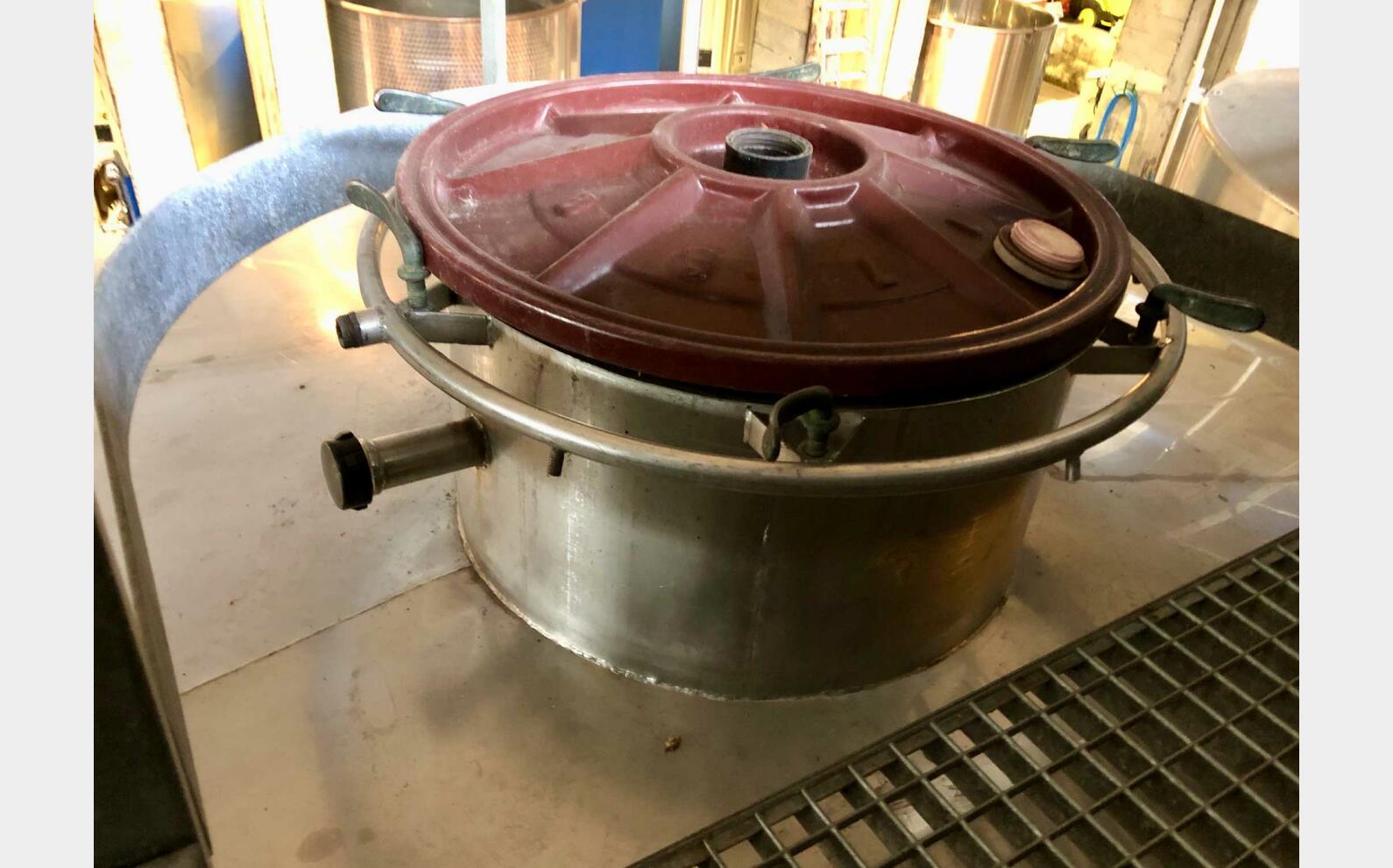 Cuve inox 304 - Fond plat 210 HL (21 100 litres)