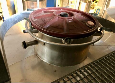 304 stainless steel tank 210 HL (21,100 litres)