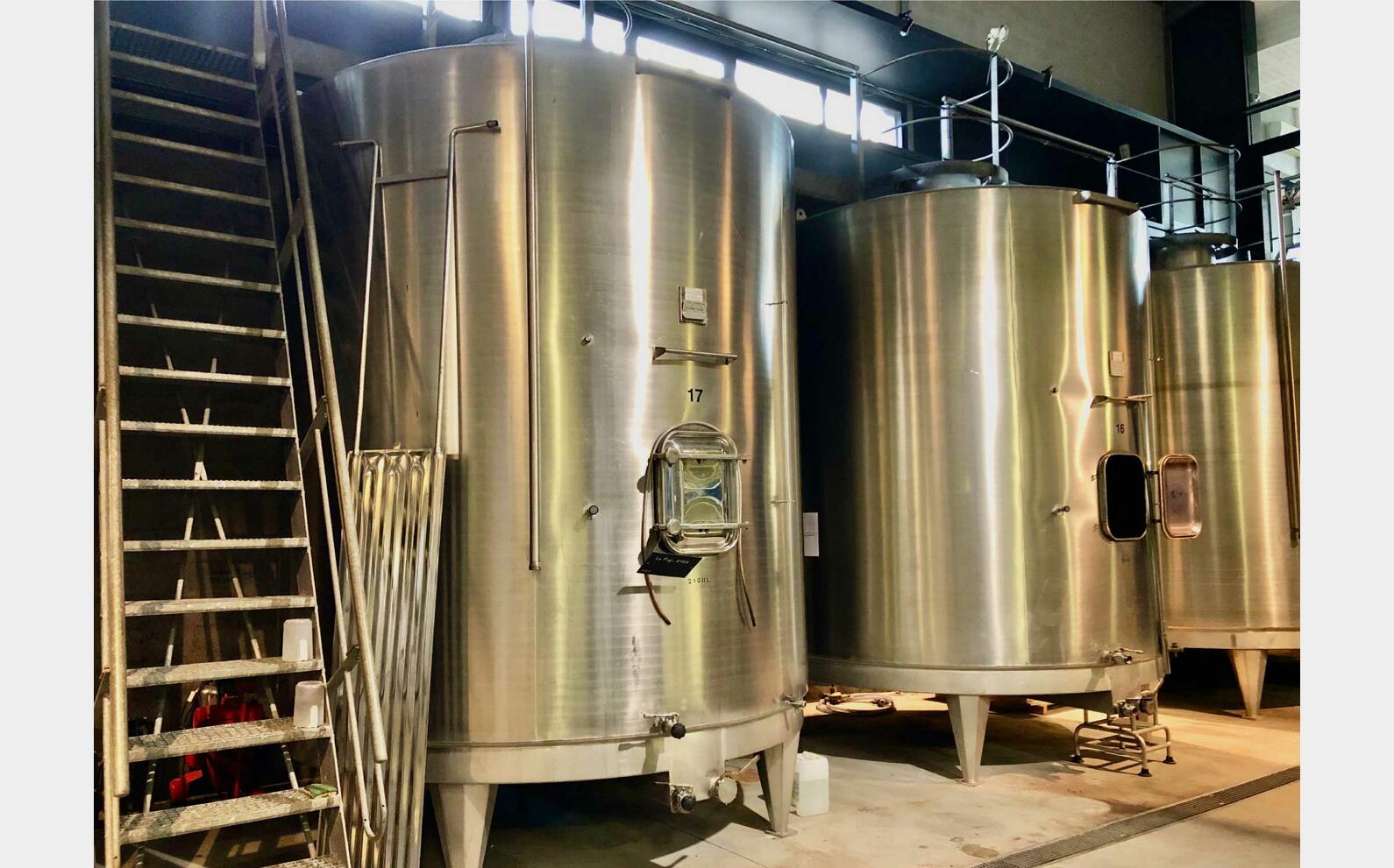 304 stainless steel tank 210 HL (21,100 litres)