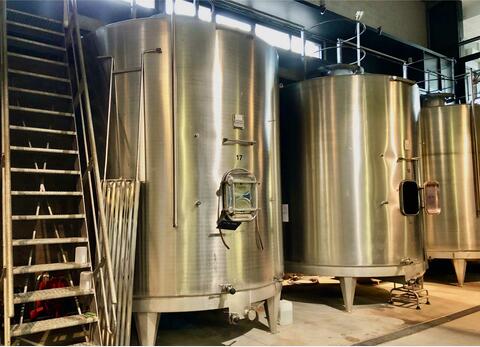 304 stainless steel tank 210 HL (21,100 litres)