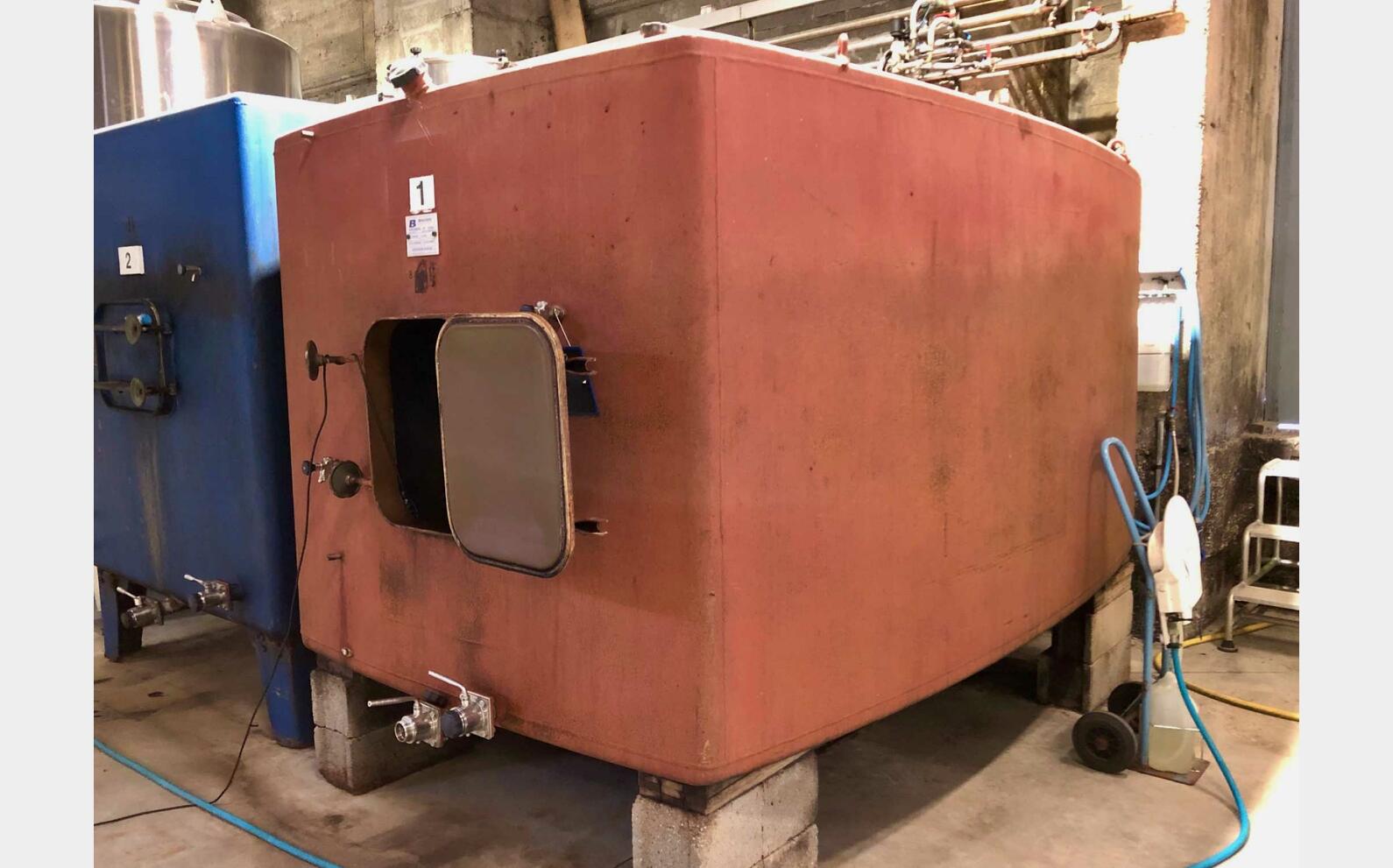 Coated steel tank 82 HL (8,200 litres)