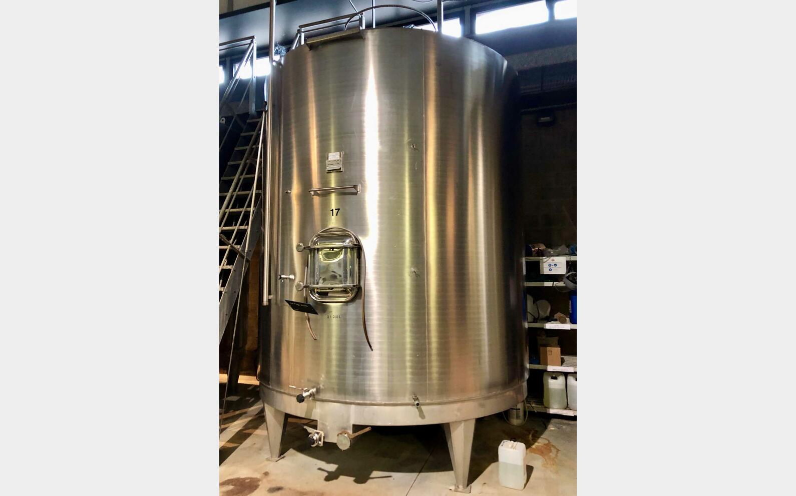 Cuve inox 304 - Fond plat 210 HL (21 100 litres)