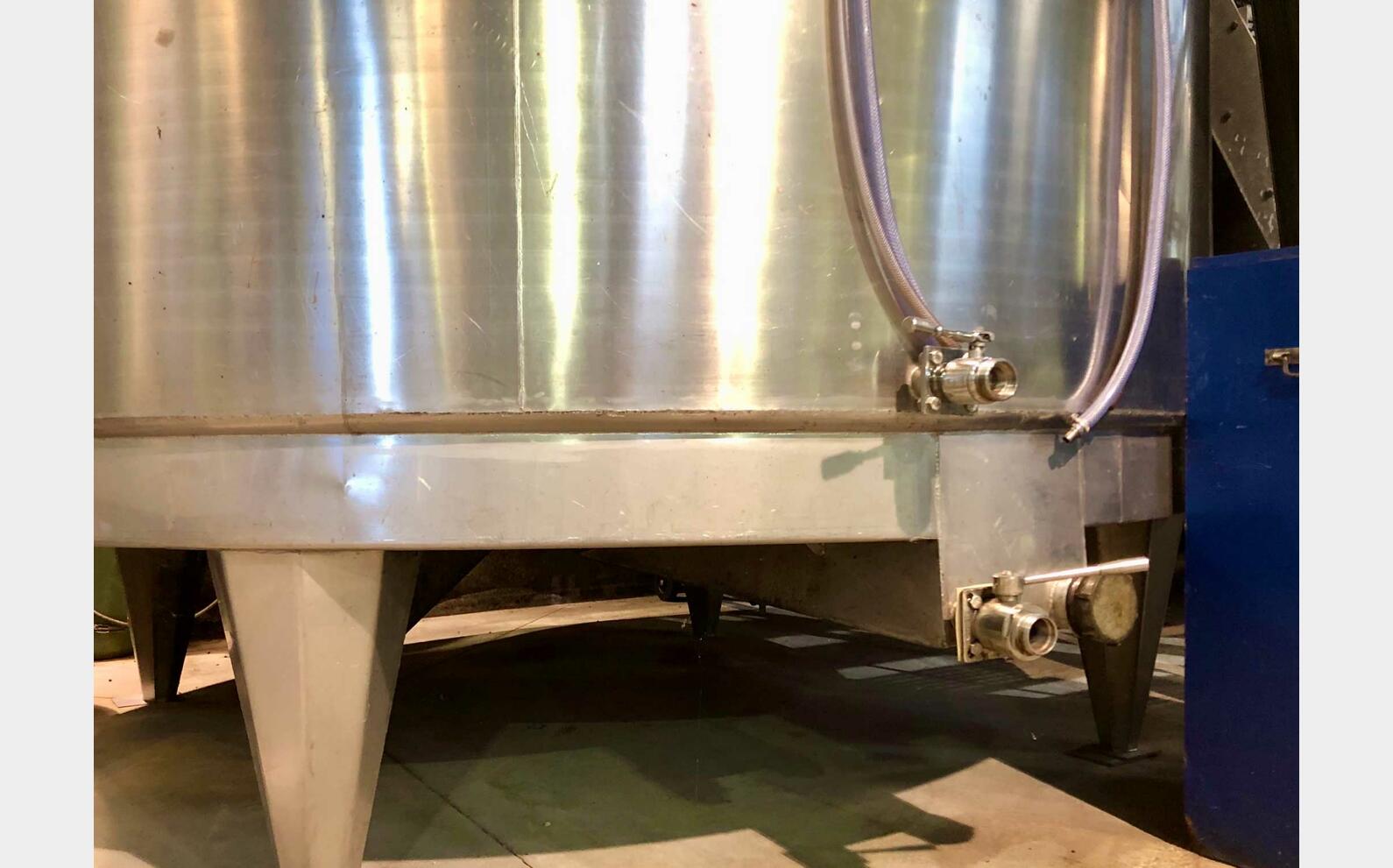 304 stainless steel tank 210 HL (21,100 litres)
