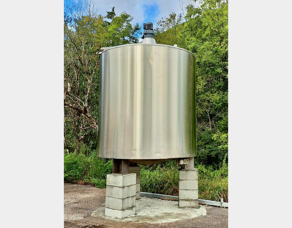 Stainless steel mixing tank - Agitated - Isolated