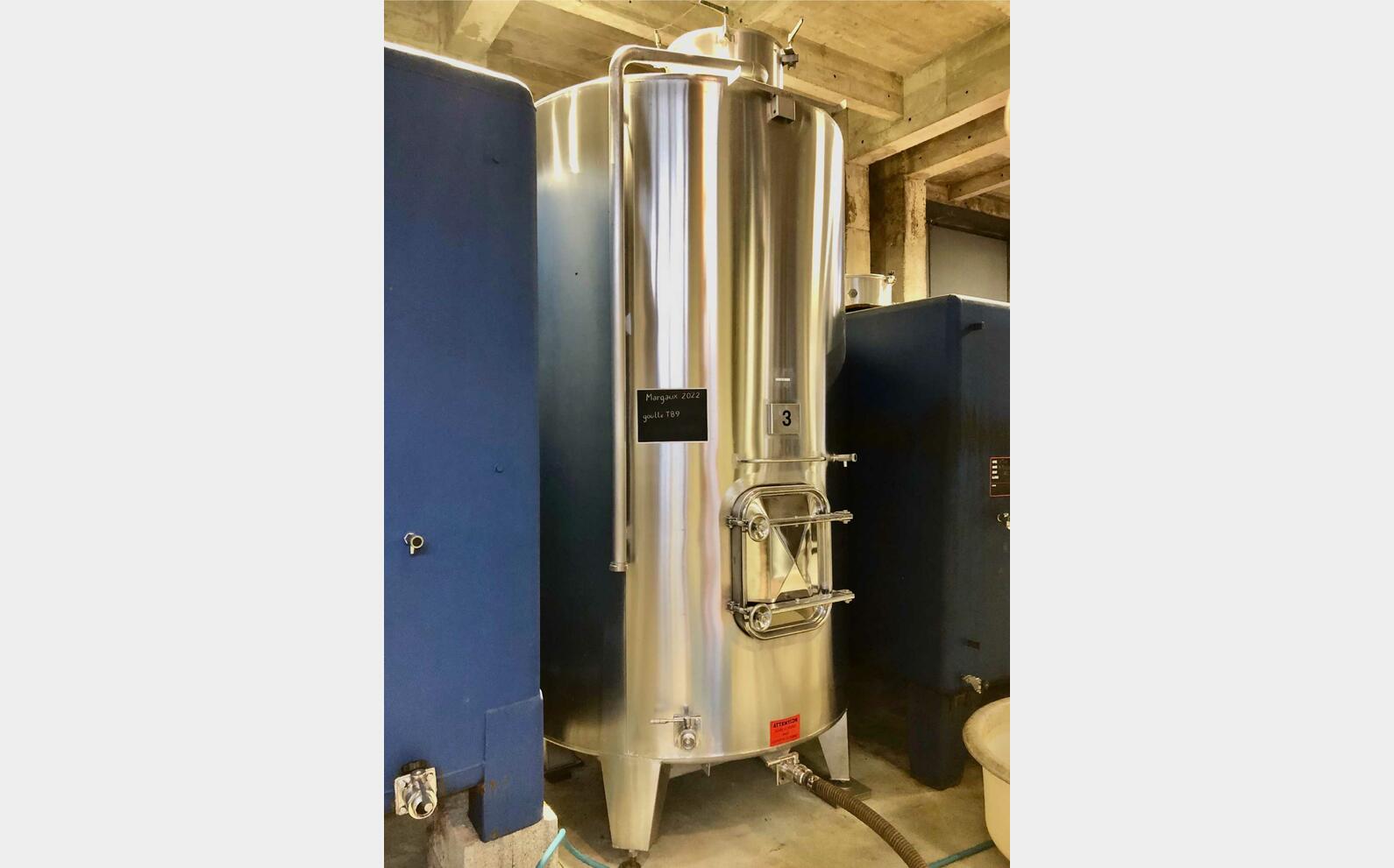 Cuve inox 304 fond plat sur pieds 50 HL (5 000 litres)