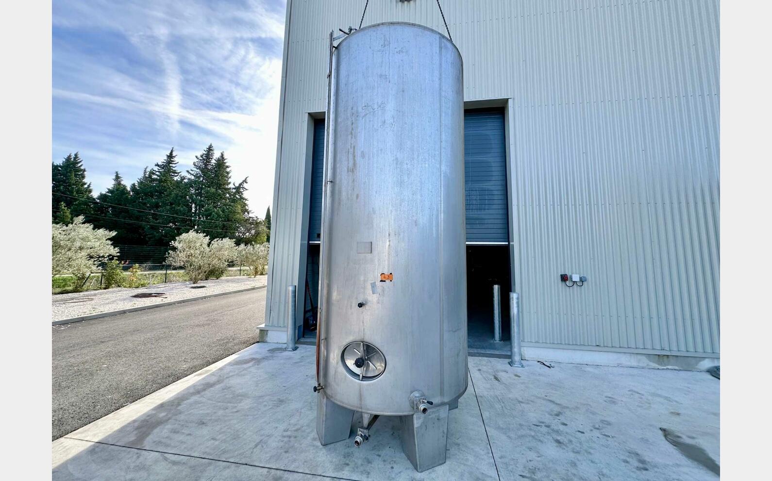 Ss tank - On legs 80 HL (8 000 litres)