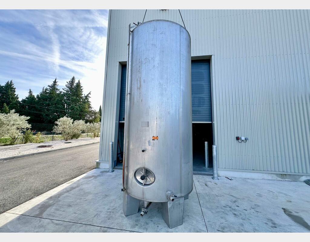 Ss tank - On legs 80 HL (8 000 litres)