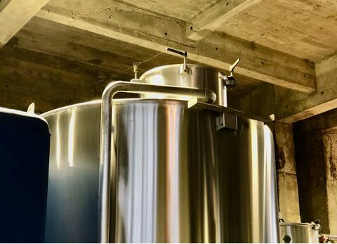 Cuve inox 304 fond plat sur pieds 50 HL (5 000 litres)