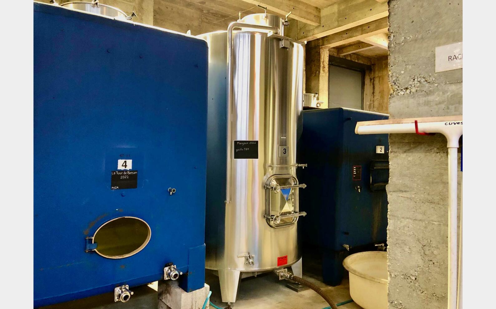 Ss tank - On legs 50 HL (5,000 litres)