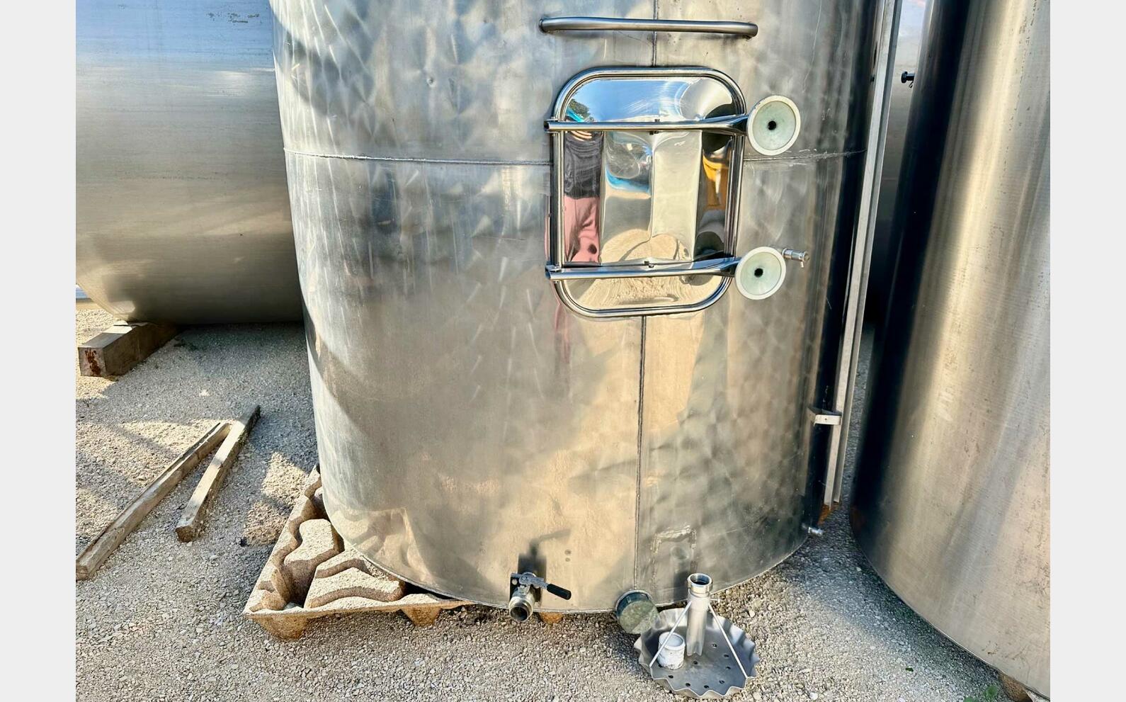 Cuve inox 304 thermor&eacute;gul&eacute;e 86 HL (8 600 litres)