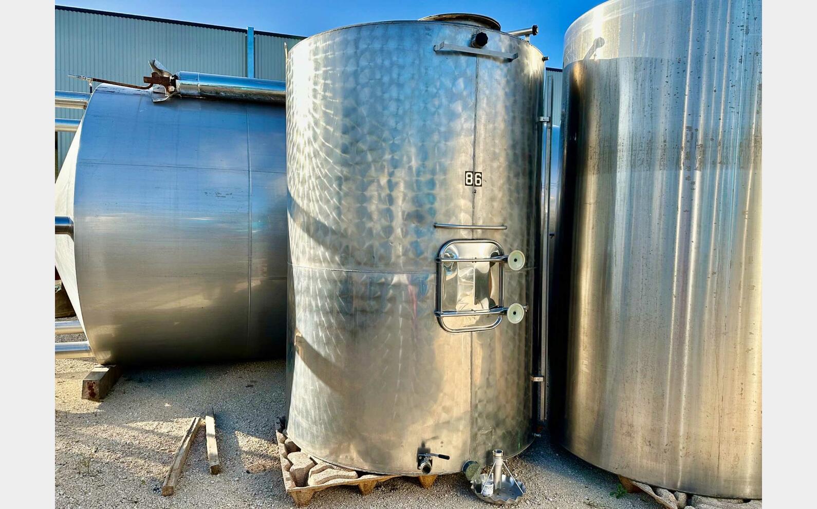 Cuve inox 304 thermor&eacute;gul&eacute;e 86 HL (8 600 litres)