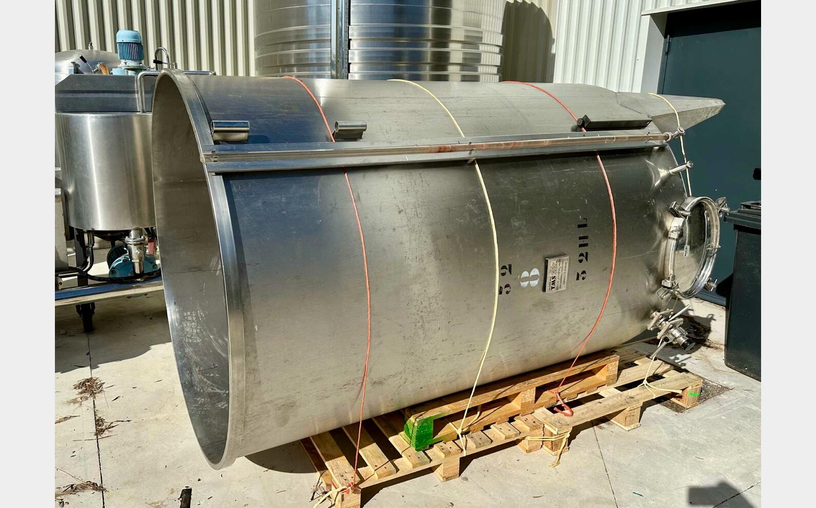 Stainless steel tank 32 HL (3,200 litres) MOREAU TMS