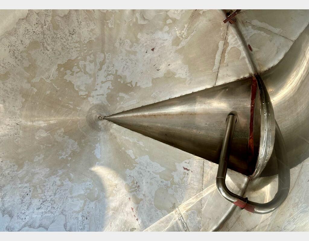 Cuve inox à chapeau flottant - Fond conique sur pieds