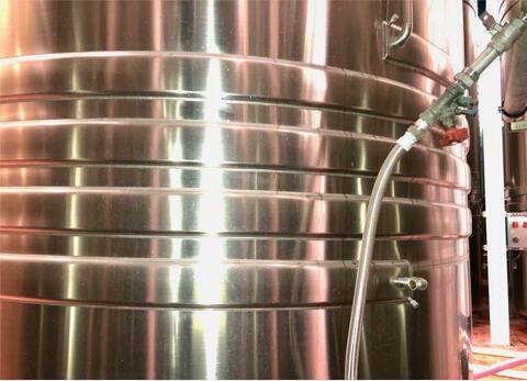 316L stainless steel tank - Sloping bottom - On legs - Wine-making