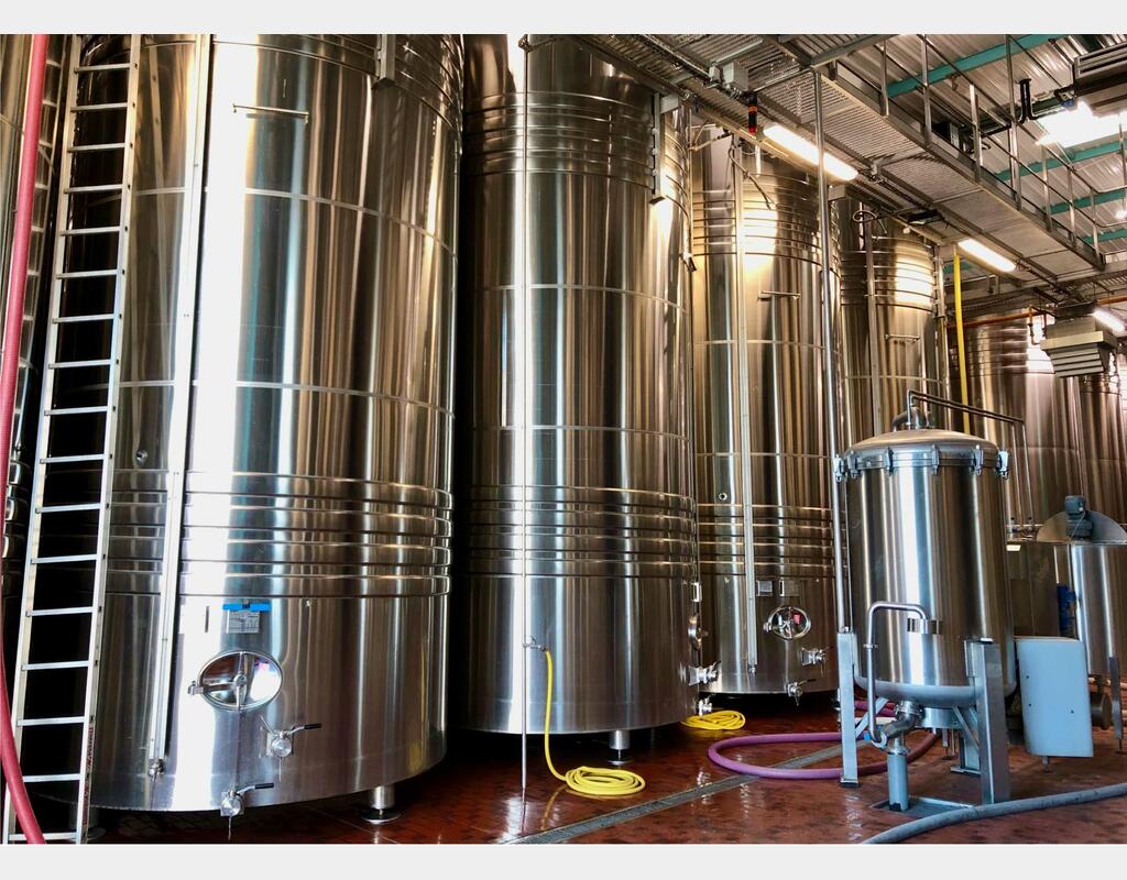 316L stainless steel tank - Sloping bottom - On legs - Wine-making