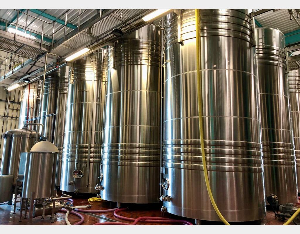 316L stainless steel tank - Sloping bottom - On legs - Wine-making