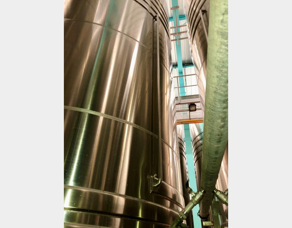 316L stainless steel tank - Sloping bottom - On legs - Wine-making