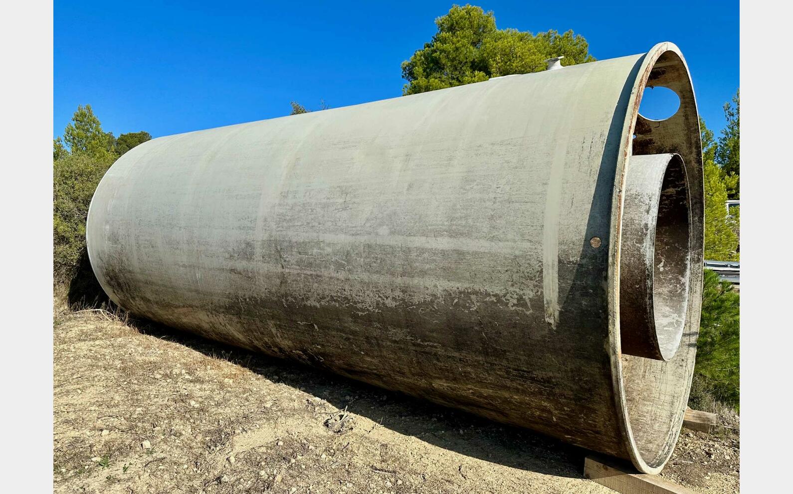 Cuve fibre de verre sur jupe 520 HL (52 000 litres) HERMEX
