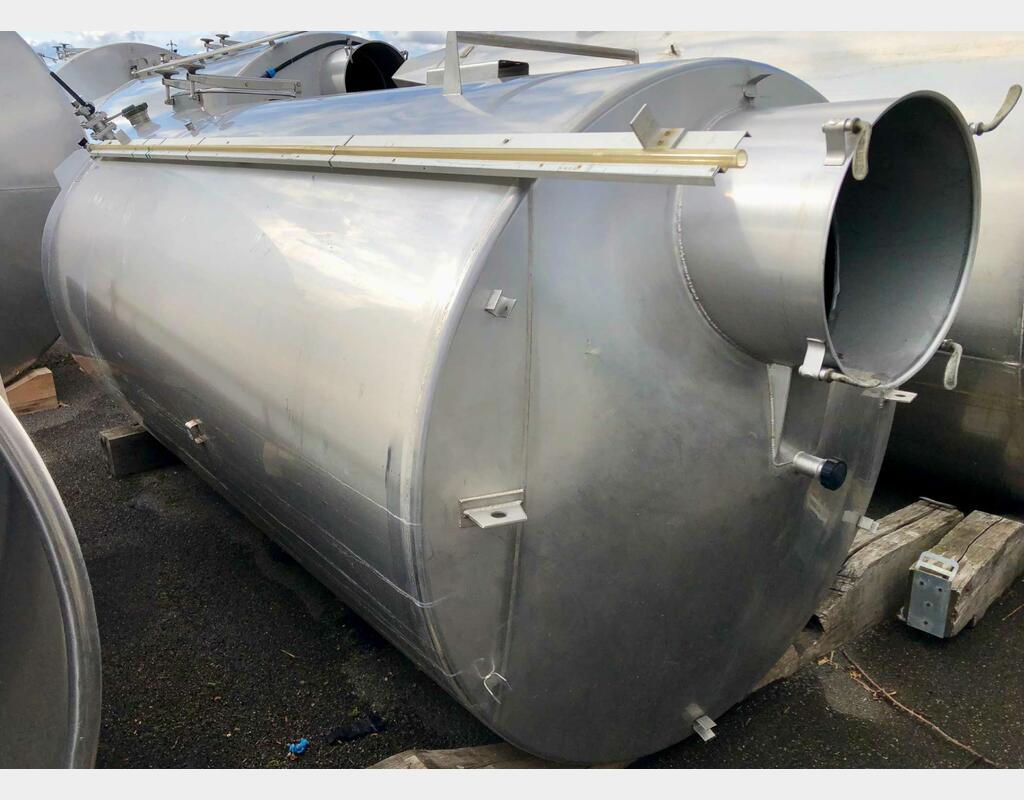 Stainless steel cylindrical tank - Vertical on legs