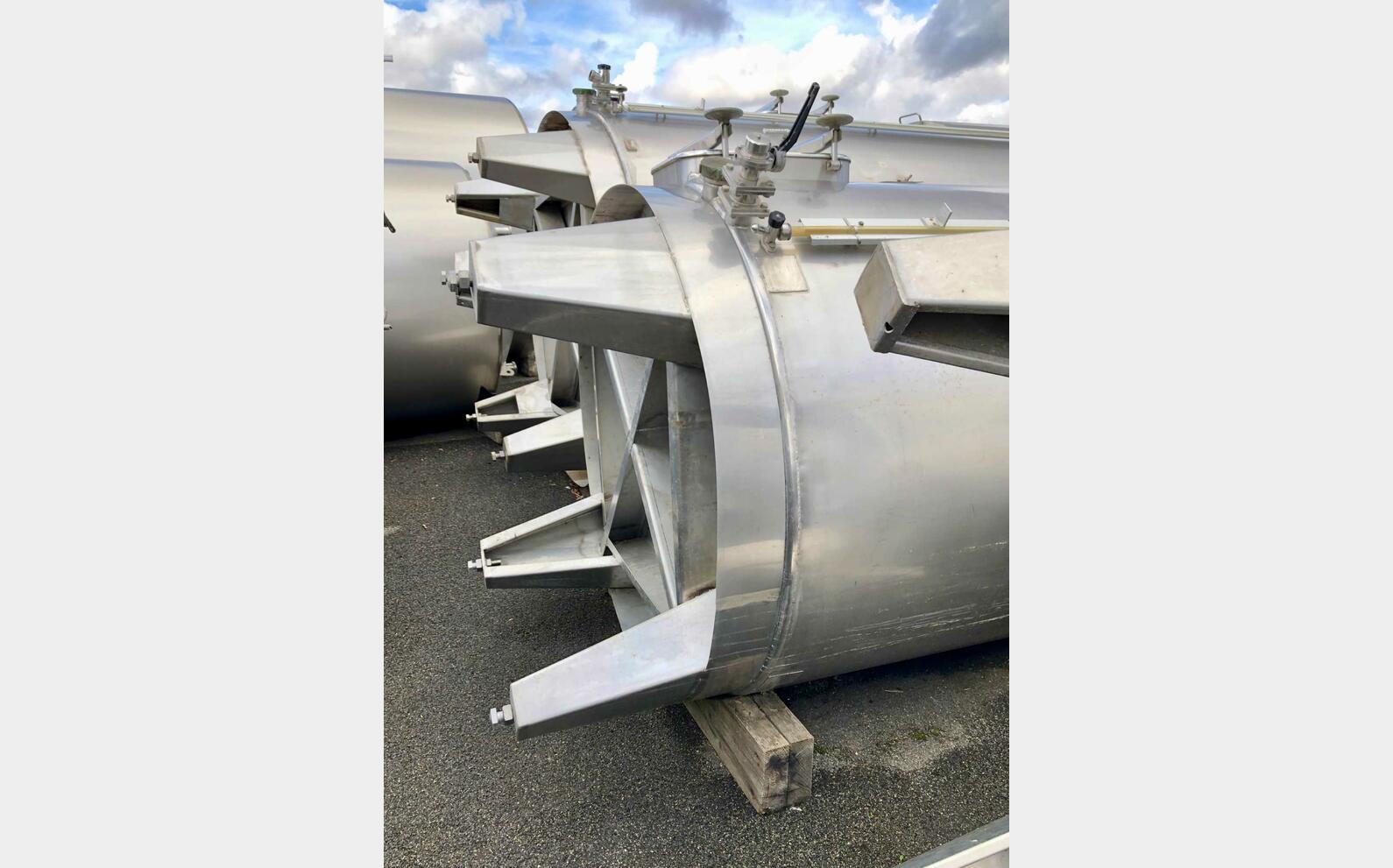 Ss tank - Vertical 62 HL (6 200 litres) BRAUTHITE MIRROR