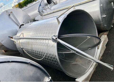 Stainless steel cylindrical tank - Vertical on legs