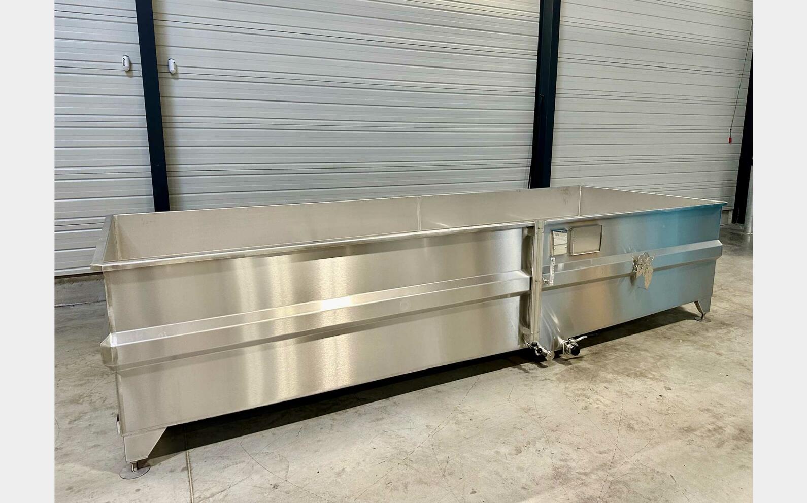 304 stainless steel tank 73 HL (7,300 litres)