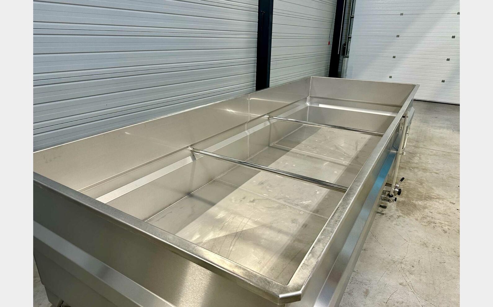304 stainless steel tank 73 HL (7,300 litres)