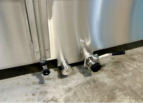 304 stainless steel tank 73 HL (7,300 litres)