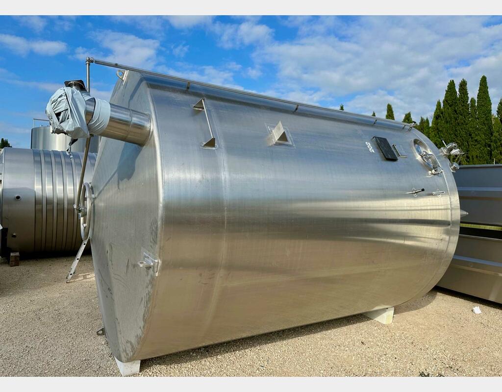 Stainless steel tank - On feet 230 HL (23 000 litres)