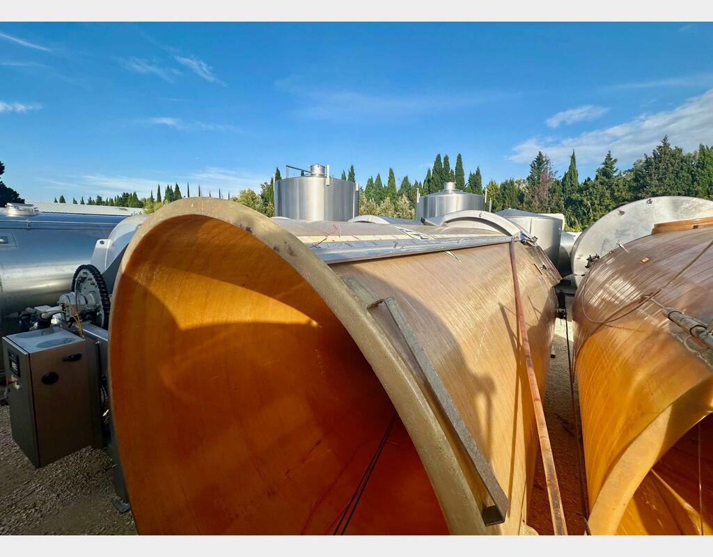 Fibreglass tank  - Floating cap - On feet