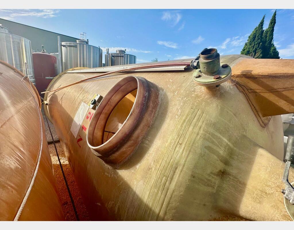 Fibreglass tank  - Floating cap - On feet