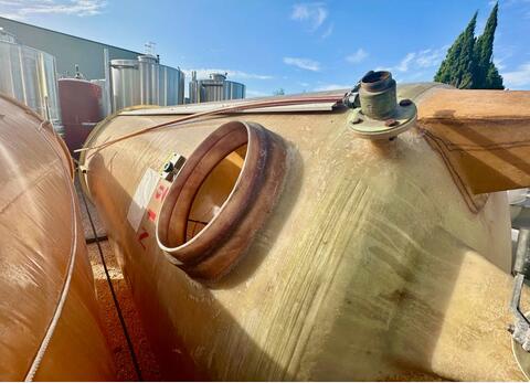 Fibreglass tank  - Floating cap - On feet