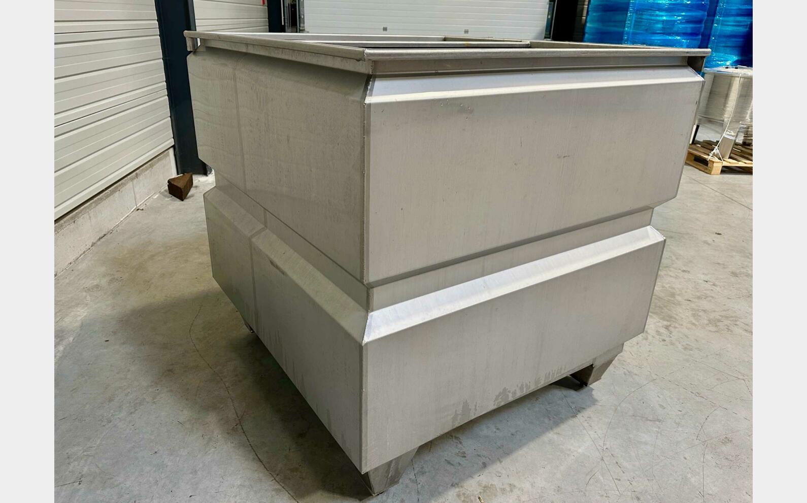 Stainless steel tank - Belon inox 9 + 12 = 21 HL (2,100 litres)