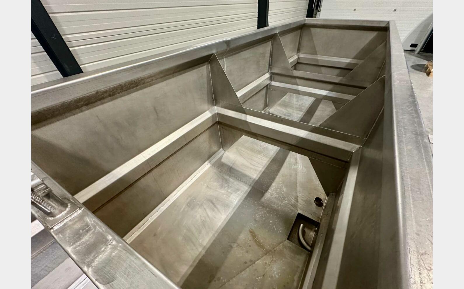 Stainless steel tank - 304 belon 8+14+65 = 87 HL (8700 litres) STAI