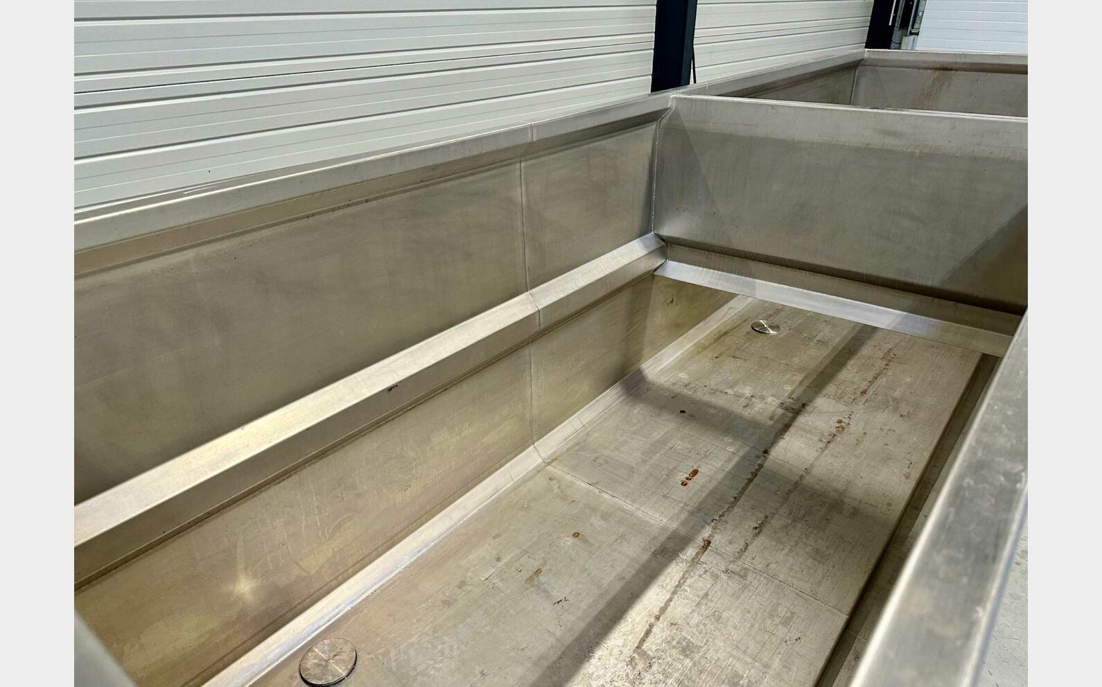 Stainless steel tank 82 HL (8200 litres)