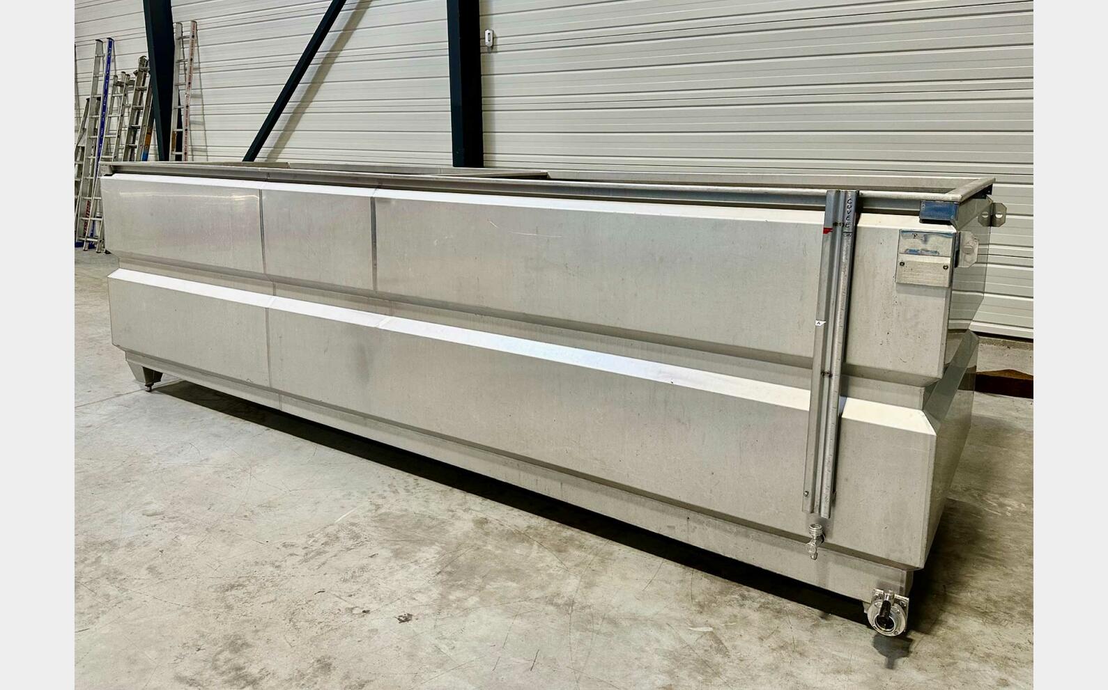 Stainless steel tank 82 HL (8200 litres)