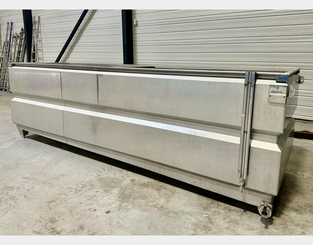 Stainless steel tank 82 HL (8200 litres)