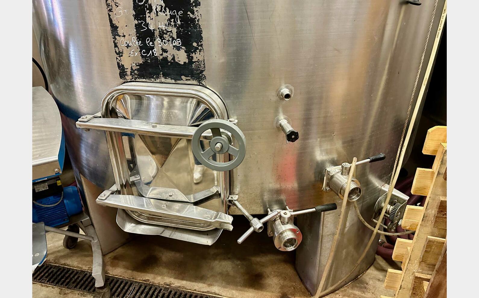 Stainless steel tank - Flat sloping bottom 150 HL (15,000 litres) CAUSSE