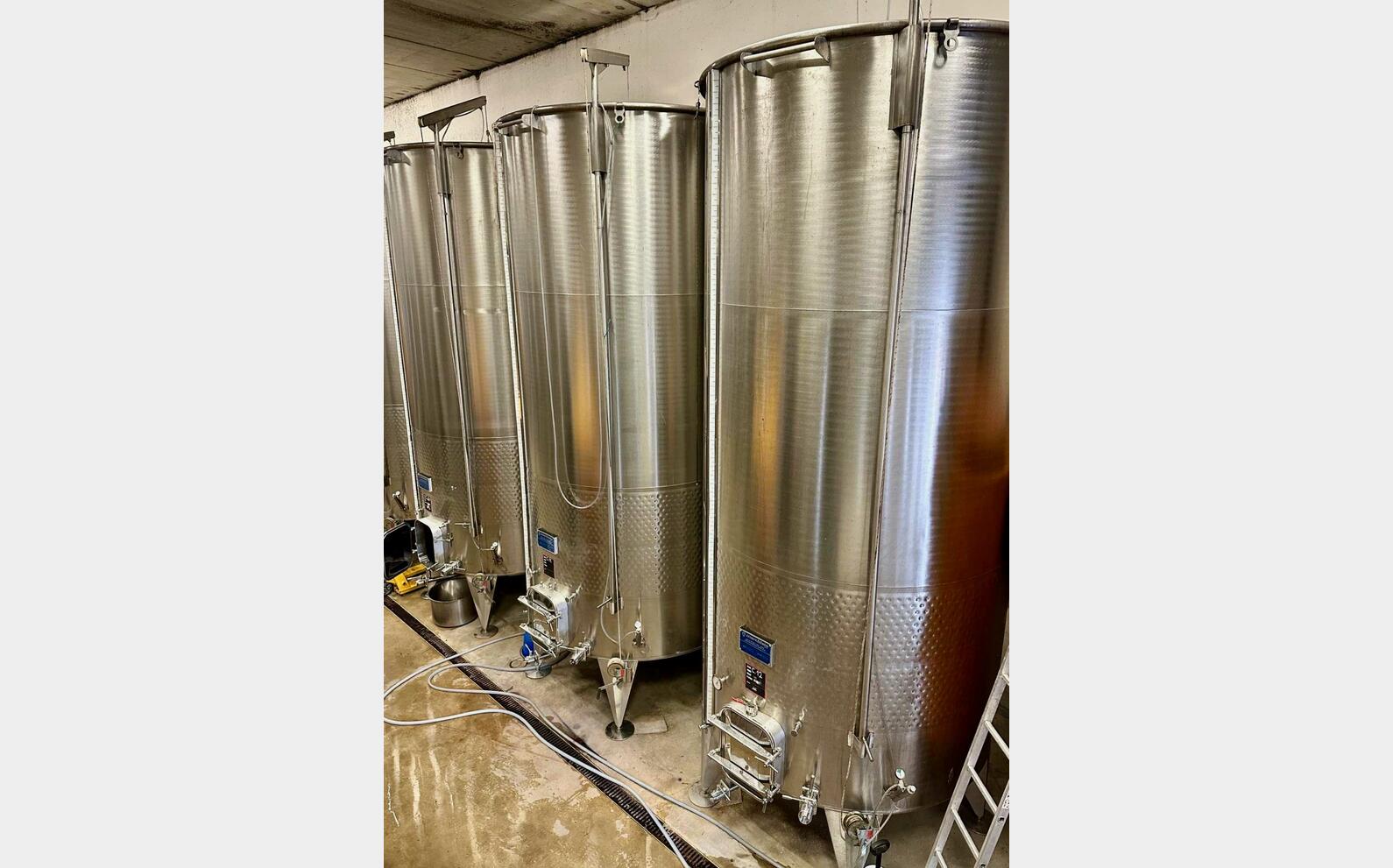 Stainless steel tank - Flat sloping bottom 150 HL (15,000 litres) MARCHISIO