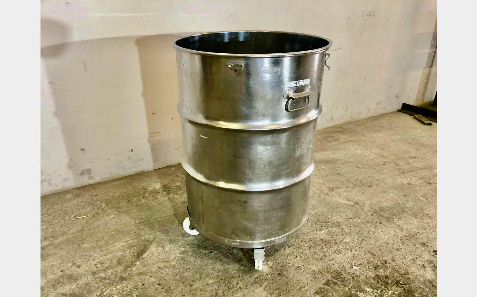 304 stainless steel drums  2 HL (200 liters)