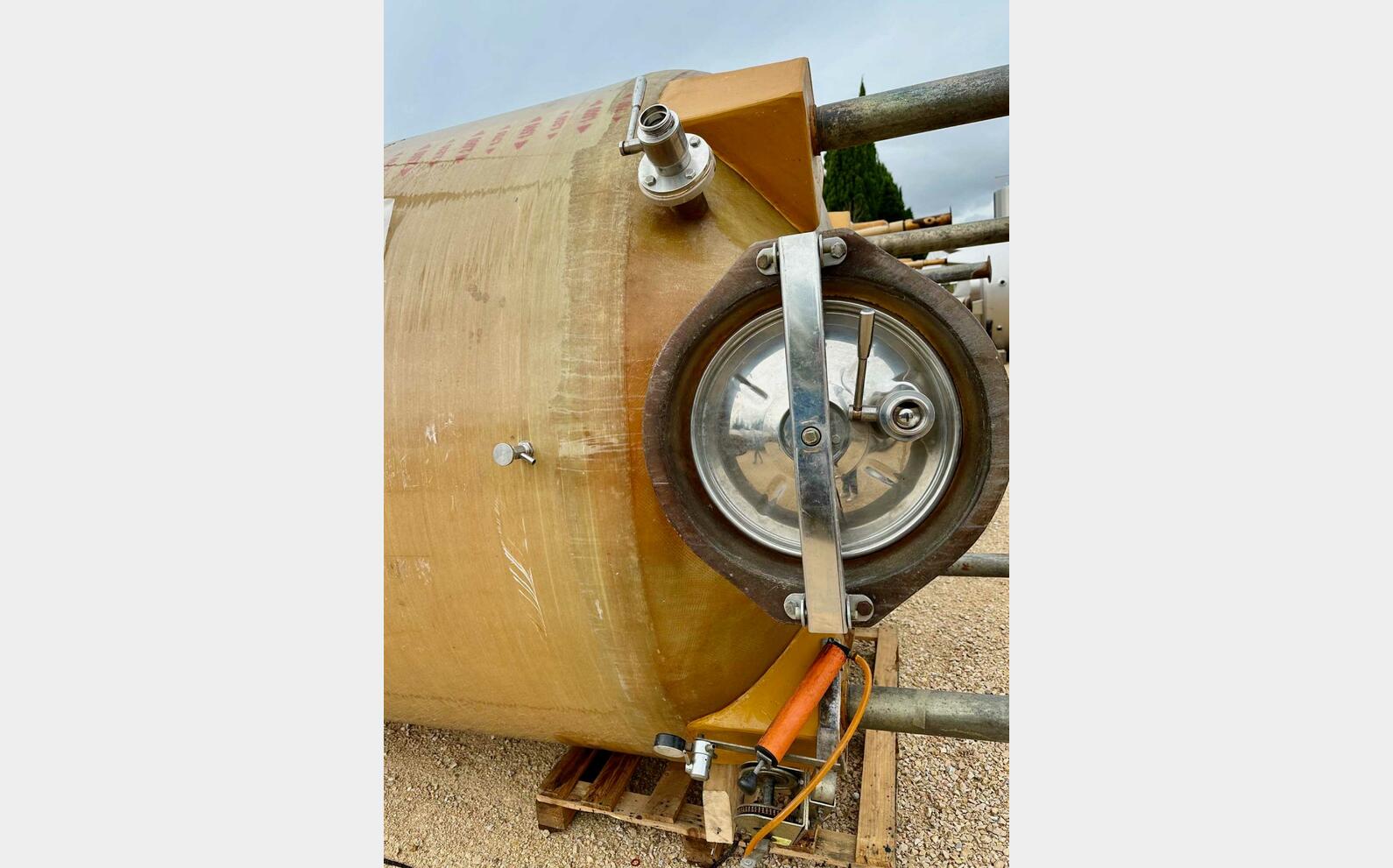 Cuve fibre - Sur pieds 100 HL (10 000 litres) CMP
