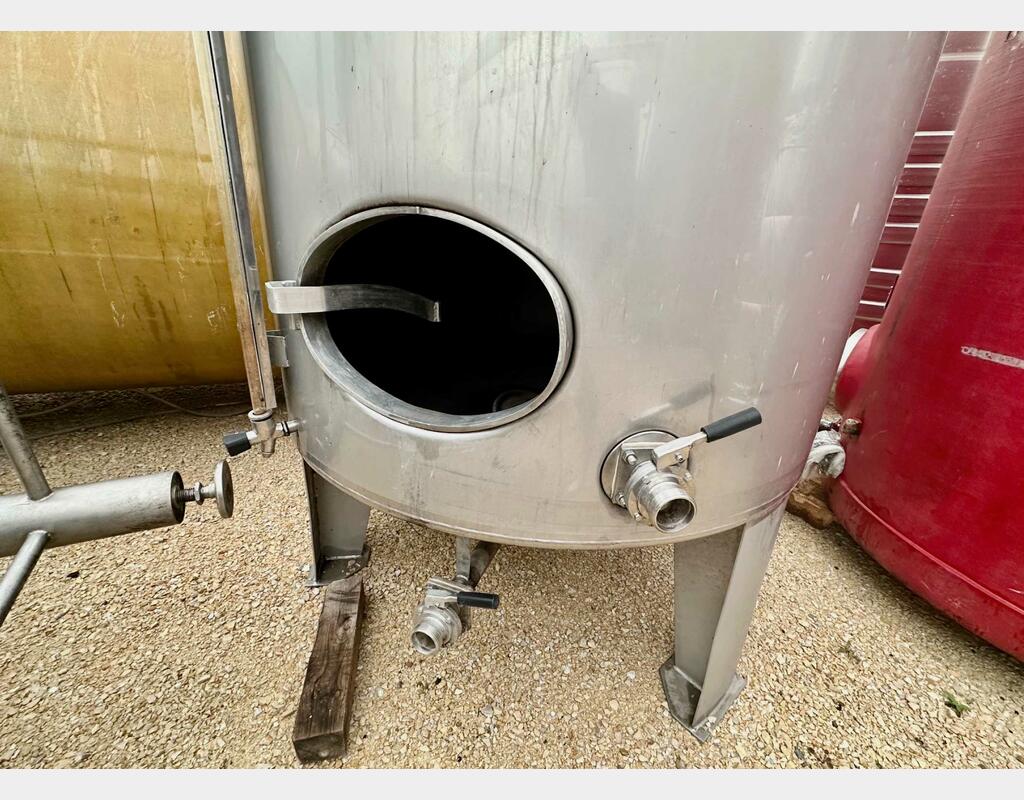 304 / 316 stainless steel tank - Conical bottom on feet