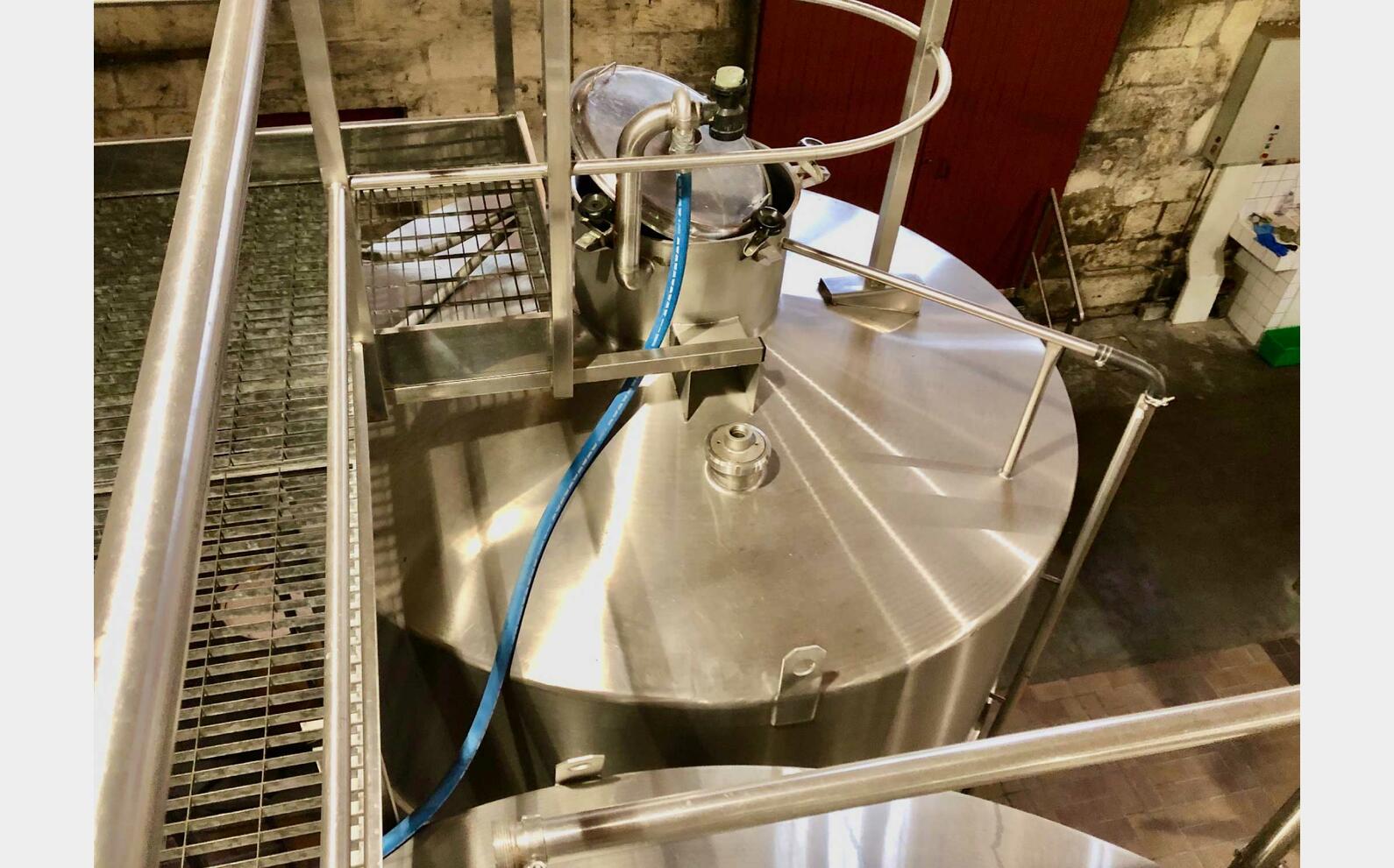 304 stainless steel tank 96 HL (9,600 litres) PIERRE GUERIN
