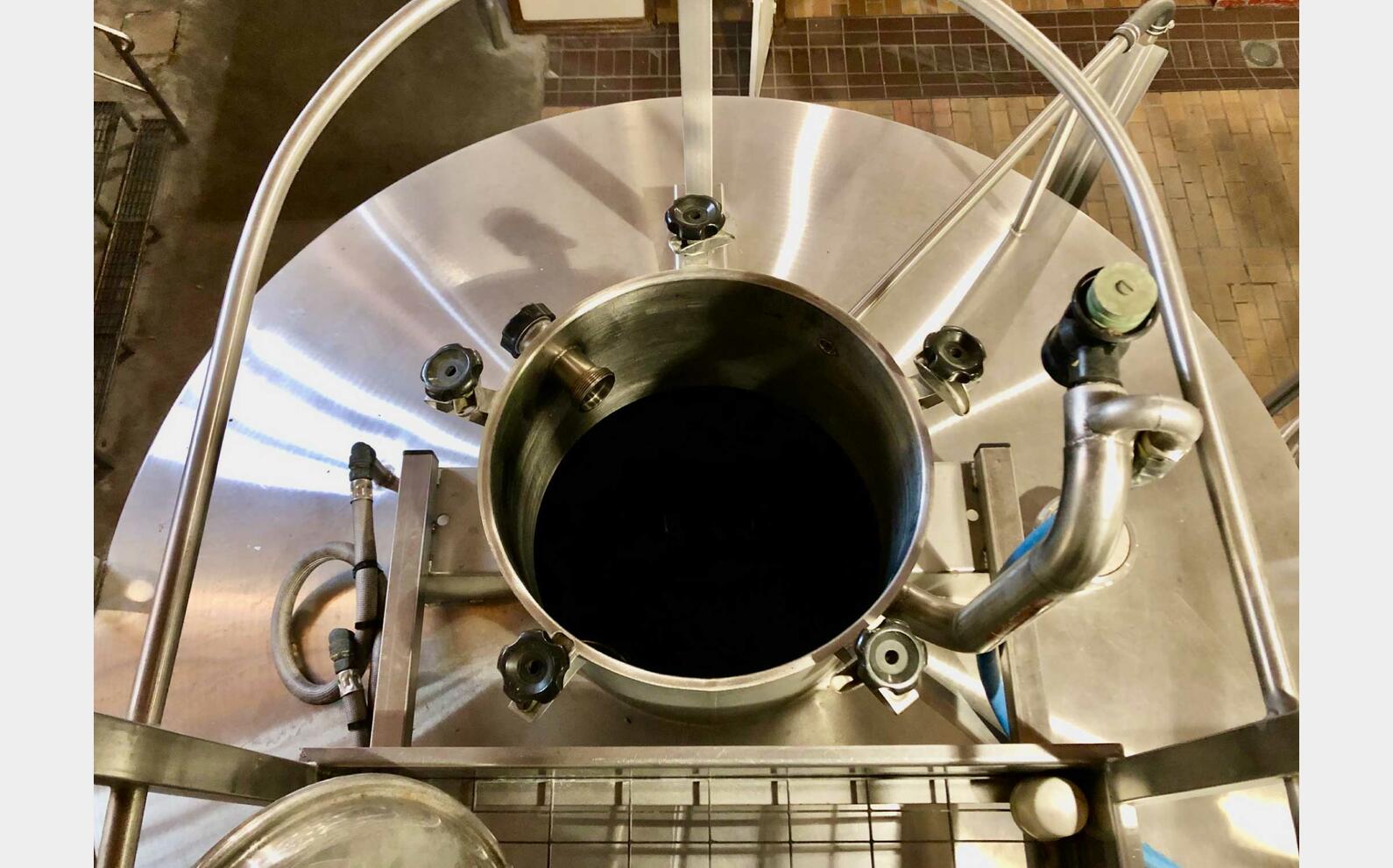 304 stainless steel tank 96 HL (9,600 litres) PIERRE GUERIN